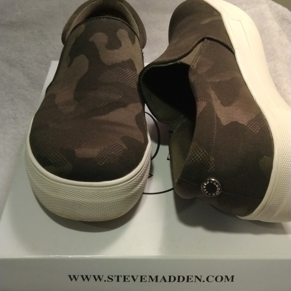 Steve Madden Men's Green Camouflage Loafers, 8.5